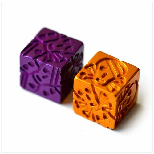 Игральные кости Skull Dice / многоцветные Дайсы из металла 2 штуки, Игральные кубики для DnD, Дизайнерские кости 16х16мм. для настольных и ролевых игр