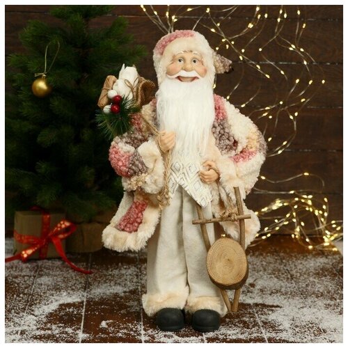 Дед Мороз В клетчатой шубе, кофте ромбик, с подарками 25х45 см