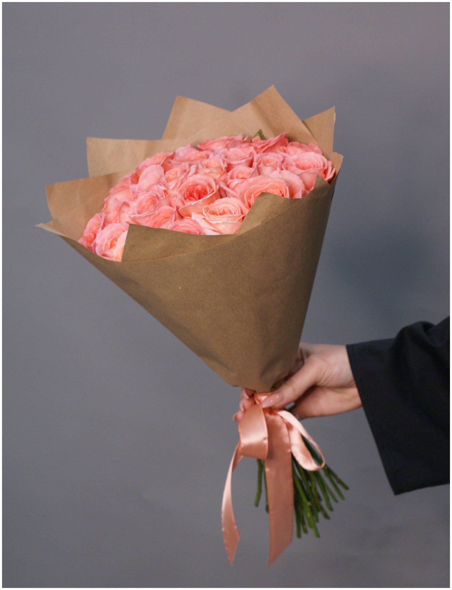 Розы пионовидные букет, 17 штук 50 см "Мисс Лондон Ай"