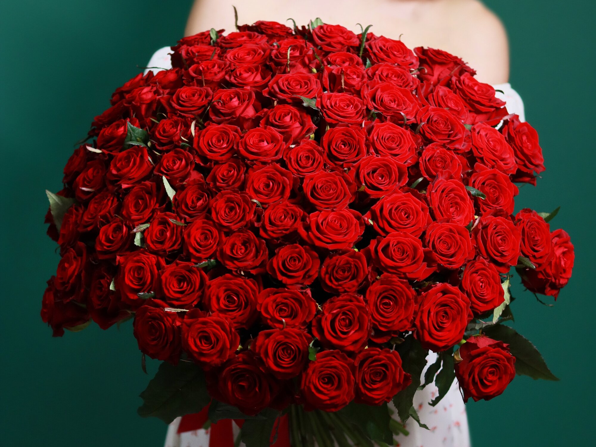 Букет цветов из 101 красной розы Россия