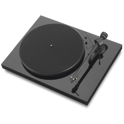 Виниловый проигрыватель Pro-Ject Debut III DC OM5e piano black