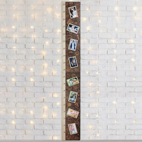 Ростомер Woodenking с фото-рамками. Деревянная ростовая линейка на стену.