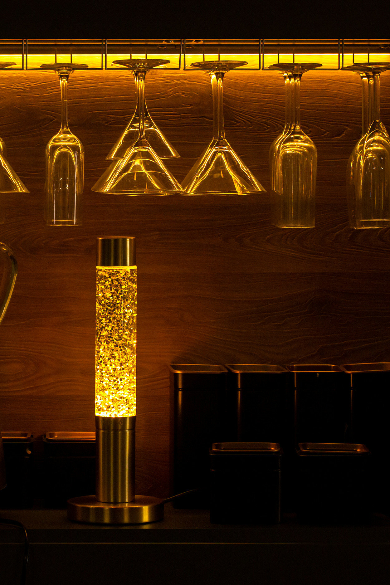 Лава лампа Amperia Slim Gold Сияние (глиттер) (39 см) - фотография № 3