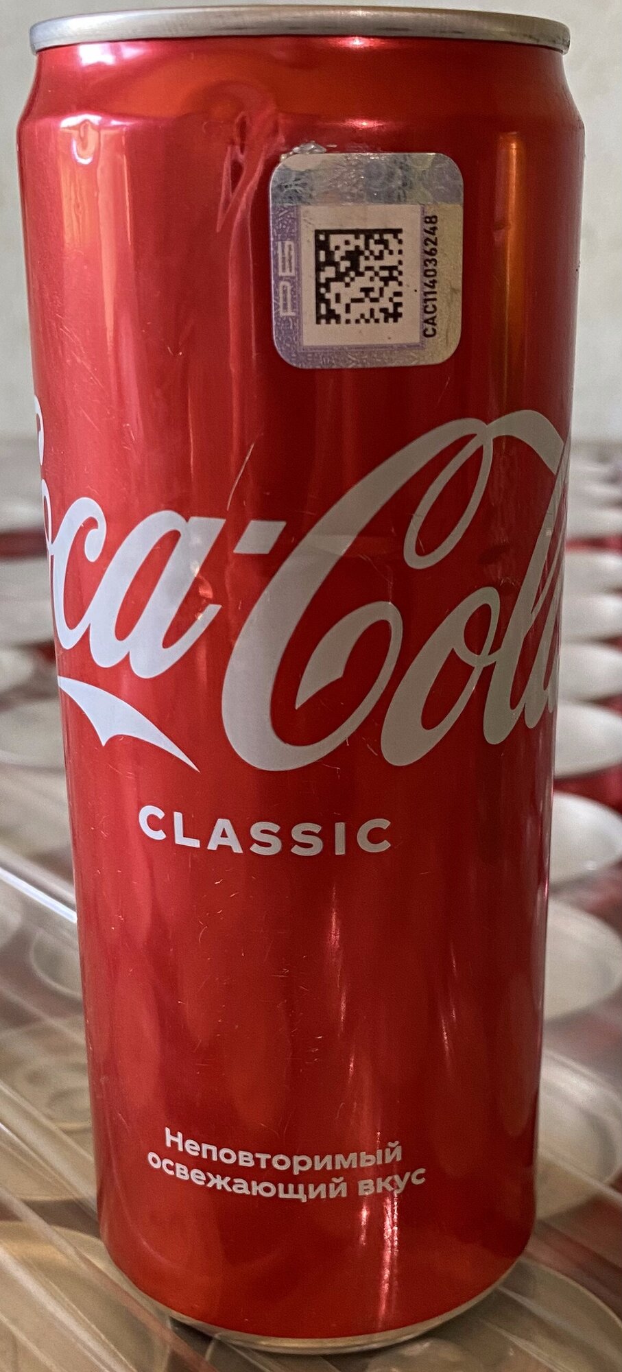 Газированный напиток Coca-Cola Classic 0.33 л ж/б упаковка 4 штуки оригинал (Беларусь) - фотография № 2