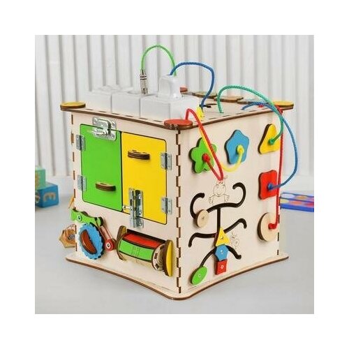 Бизикуб Развивающий куб с электрикой 25?25 см IWOODPLAY 4351389 . деревянные игрушки iwoodplay бизиборд бизикуб со светом праздник 24x24x21 см