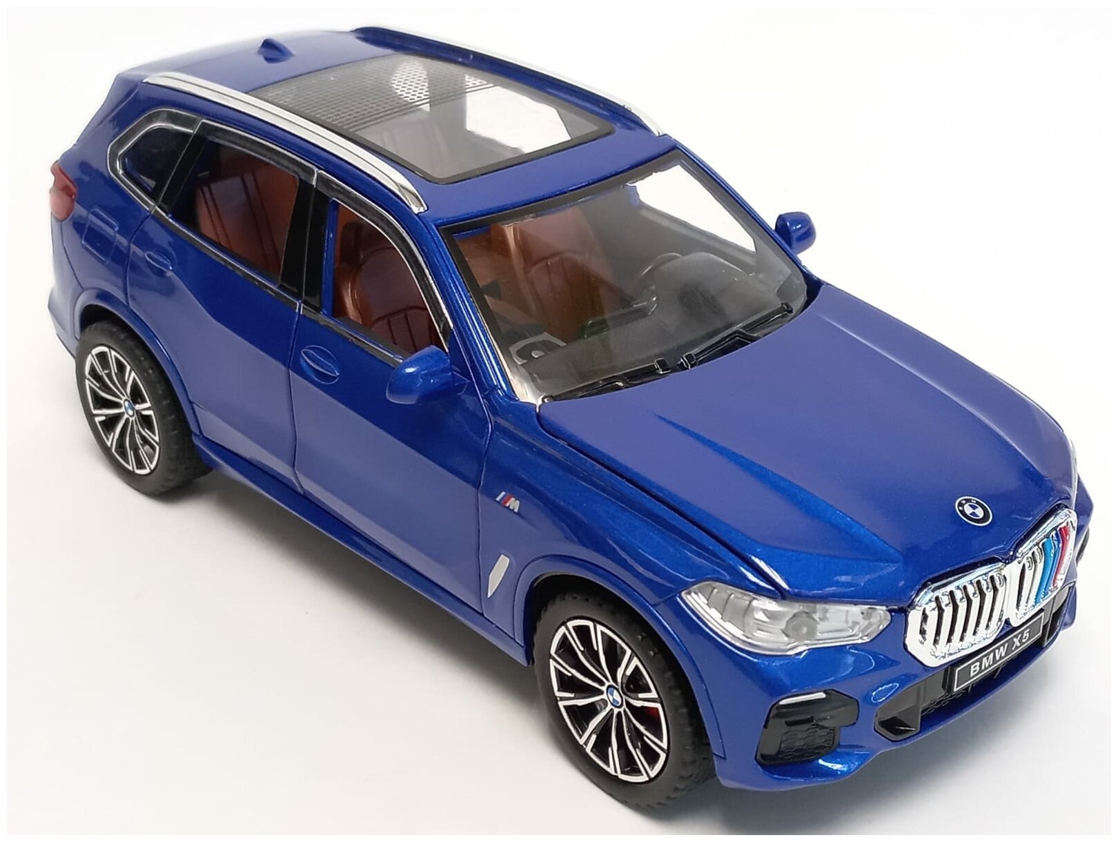 Машинка BMW X5 металлическая 1:24, свет, звук