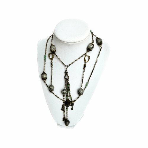 Колье, горный хрусталь, магнезит, яшма, длина 90 см., серый