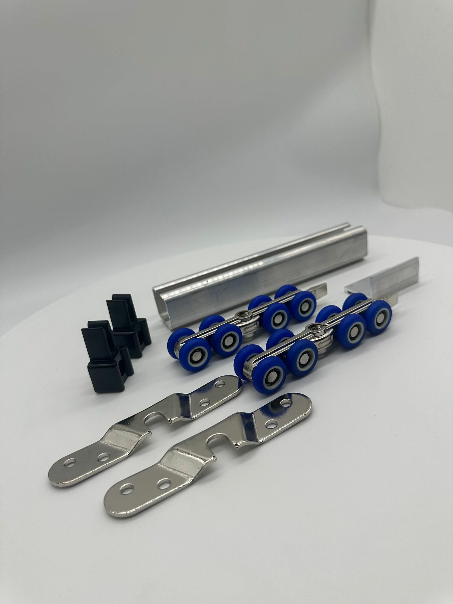 Комплект для межкомнатной раздвижной двери 16 колёсиков направляющая 1800 мм( 18 метра) нижняя направляющая