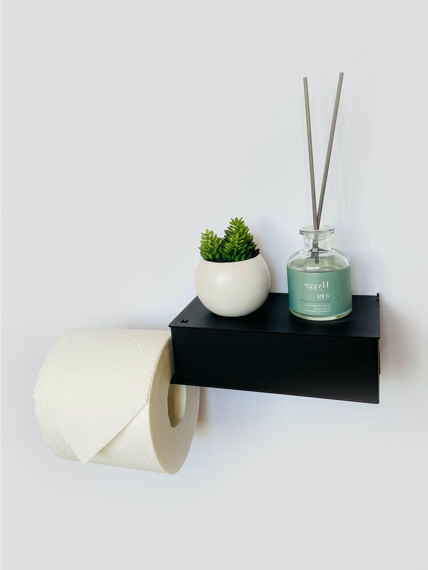 фото Держатель для туалетной бумаги с деревянной полкой