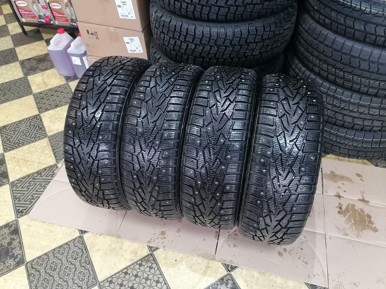 Автомобильная шина 205/65 R15 Nokian Tyres Hakkapeliitta 7 99T XL шипованная