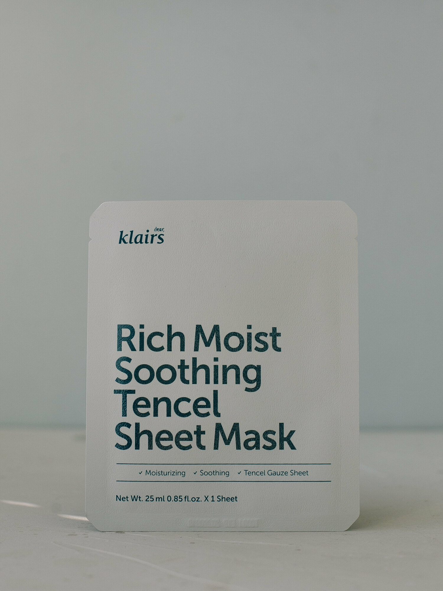 KLAIRS Маска успокаивающая на тканевой основе Rich Moist Soothing Tencel Sheet Mask, 25ml