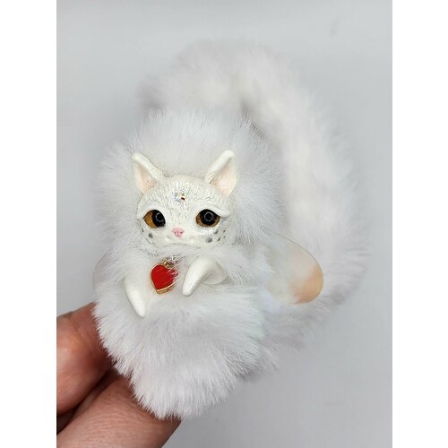 Белый кот 2000₽