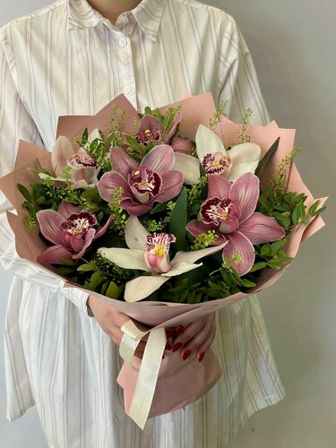 Изображение товара Букет Romashka FLOWERS «Опал», 25 орхидей, высота 50 см, микс цветов