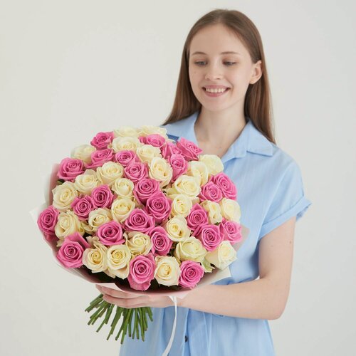 Изображение товара Букет живых цветов из 51-ой розы белого и розового цвета Букет Нежность от ЛасФлоре