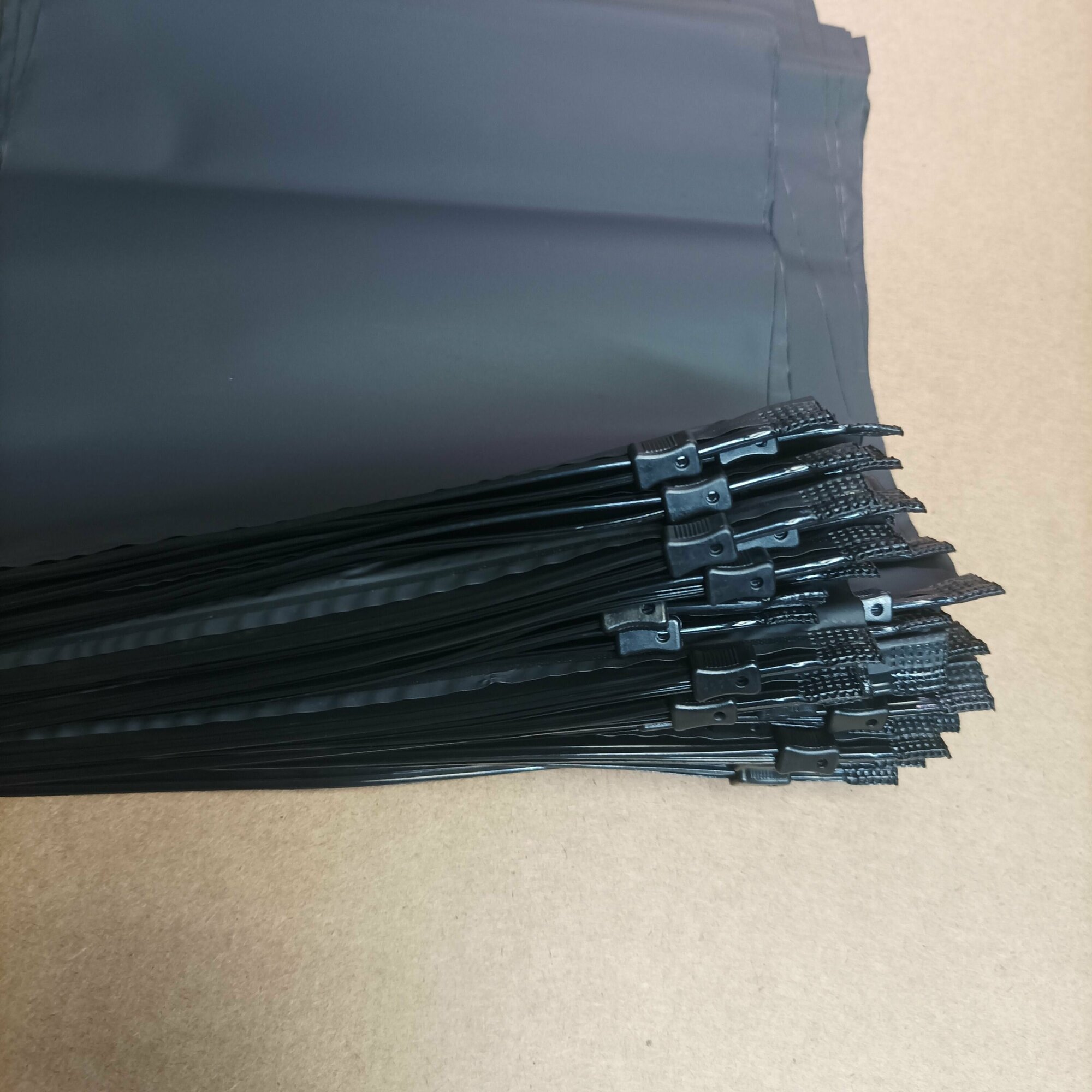 Пакет с бегунком для одежды 25х35 см (EVA черный), 50 шт.