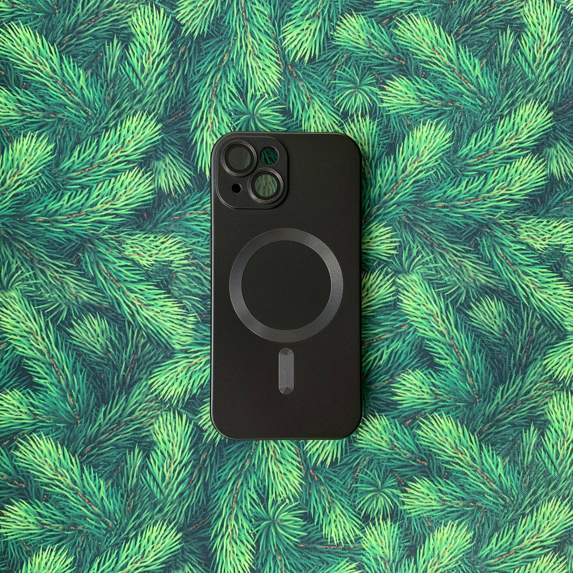 Чехол на iPhone 15 / Айфон 15 с MagSafe, черный, матовый, с защитой камеры