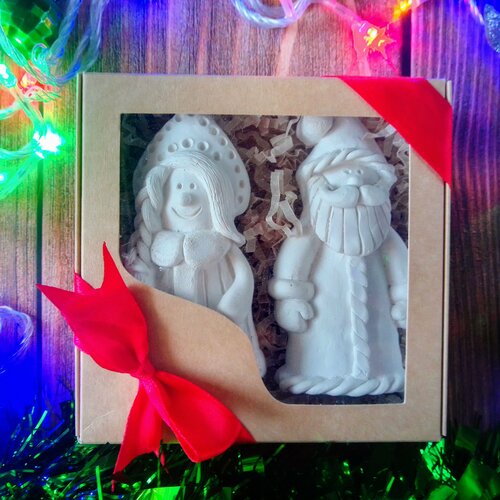 Гипсовые фигурки для раскрашивания, маленький набор Дед мороз и Снегурочка в подарочной упаковке колпак дед мороз в подарочной упаковке