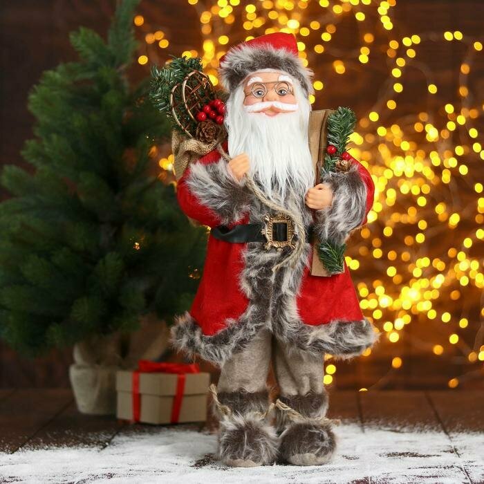 Декоративная кукла Зимнее волшебство "Дед Мороз", в красной шубке, с лыжами и подарками, 23х45 см