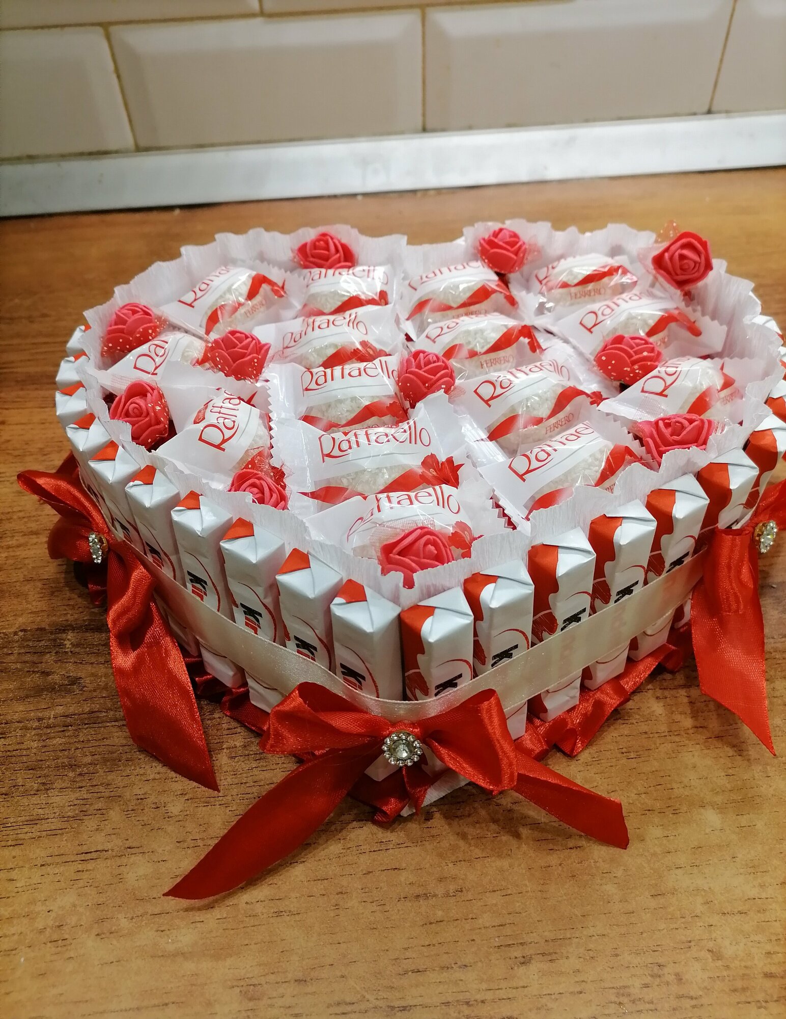 Торт "Сердце из Киндер-шоколада"