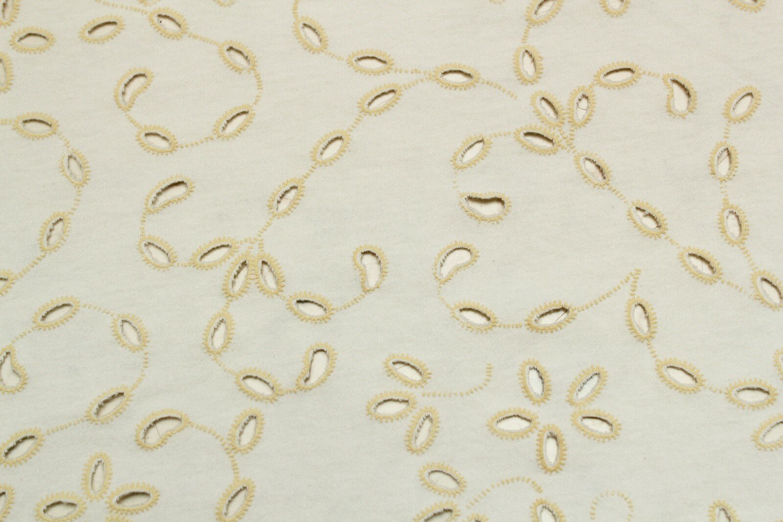 Ткань Трикотаж-стрейч белый с перфорацией, ш140см, 0,5 м
