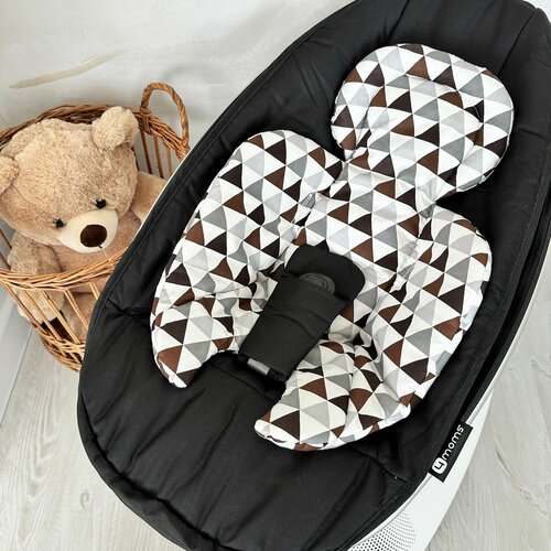 Вкладыш для новорождённого в качели Мамару 4moms mamaroo new с треугольниками 1600₽