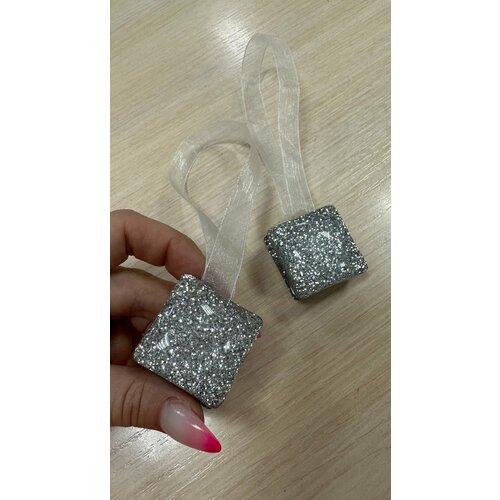 Подхват магнитный на ленте квадрат блестки серебро, 1шт