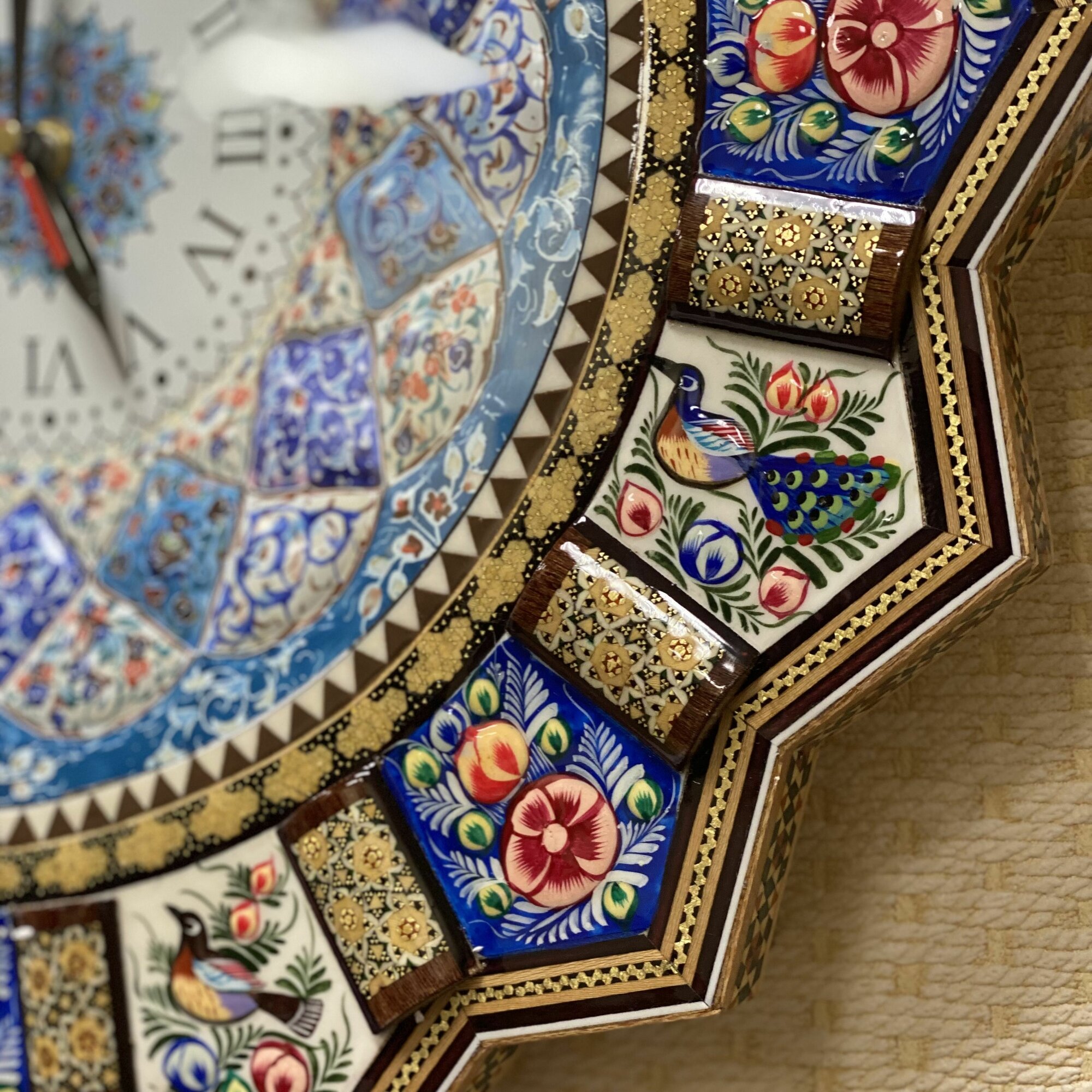 Часы настенные Персидский базар Иран, ручная работа, инкрустация по дереву — фото 1