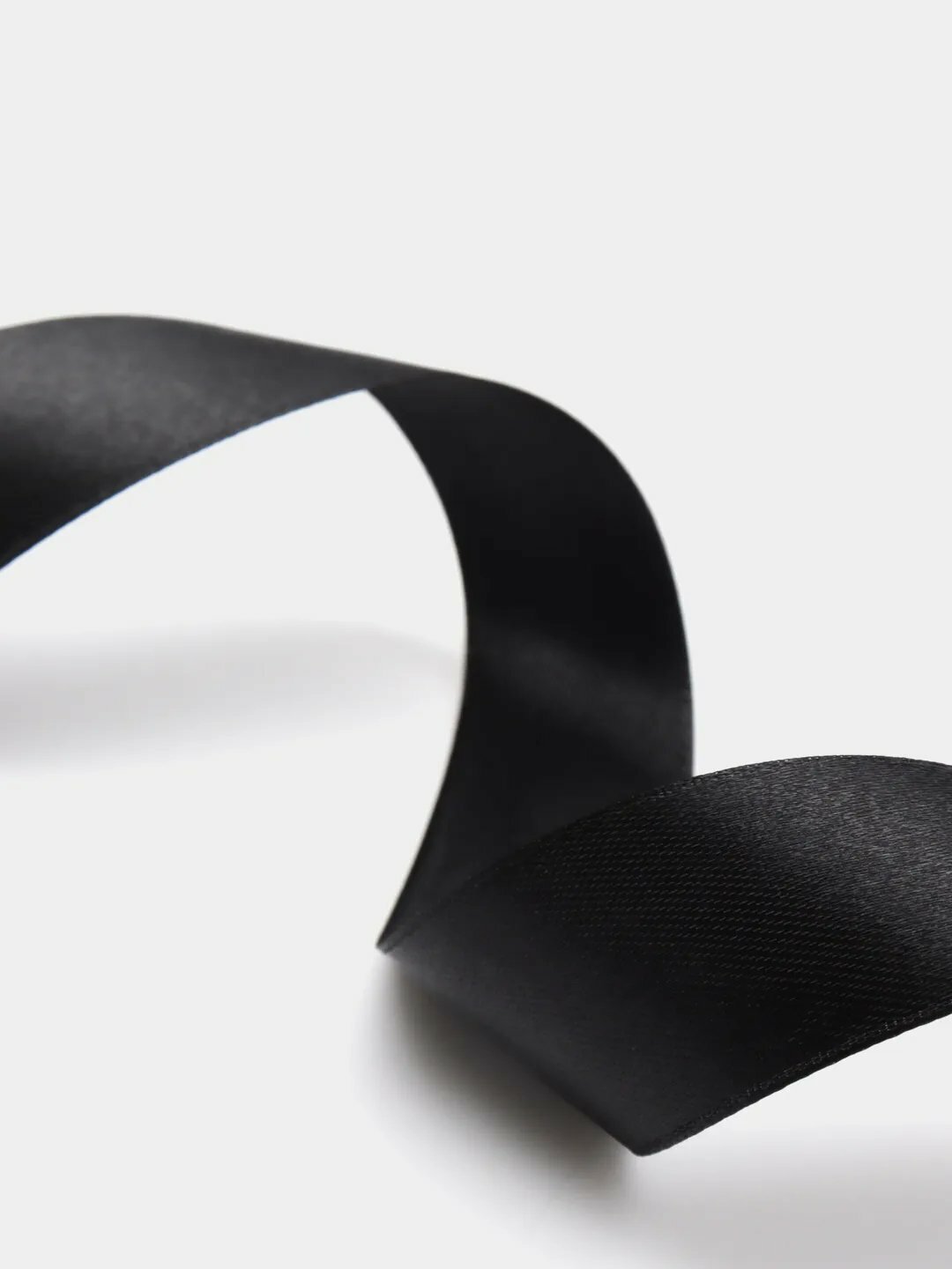 Атласная лента, ширина 2,5 см, 13 м, черная, для рукоделия, флористики — фото 1