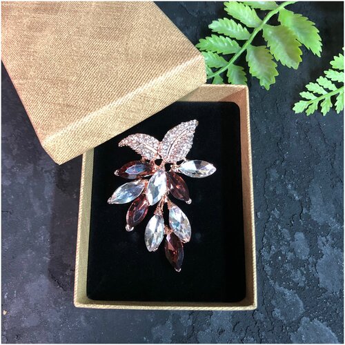 Женская брошь подарочная в виде букета