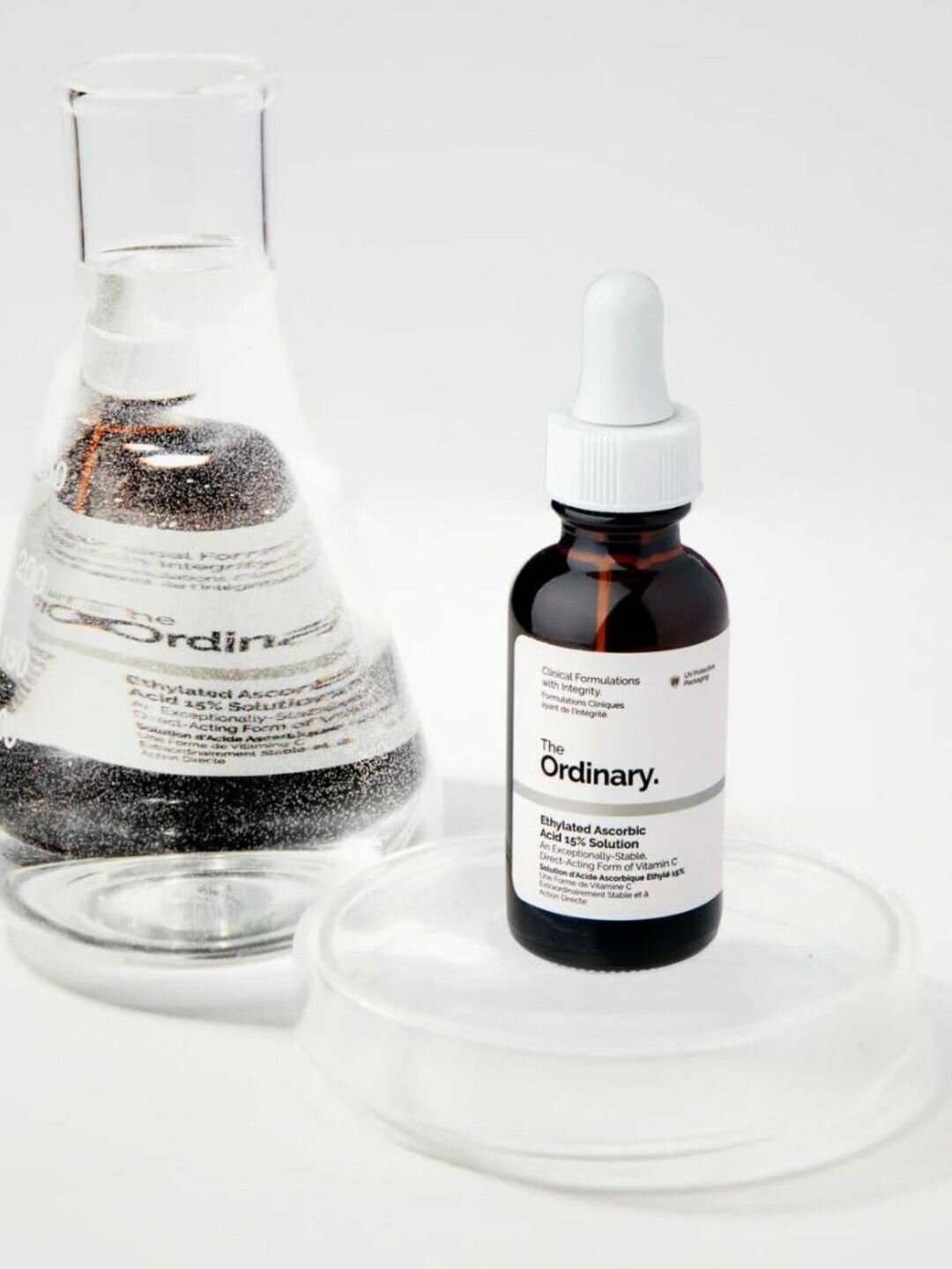 Осветляющая сыворотка для лица Ethylated Ascorbic Acid 15% Solution The Ordinary, объем 30мл, с аскорбиновой кислотой — фото 1