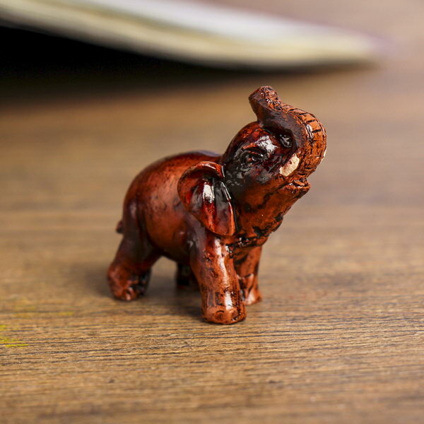 фото Сувенир полистоун "Слоник малыш" под красное дерево 3.5х4х1.8 см, 20 шт.