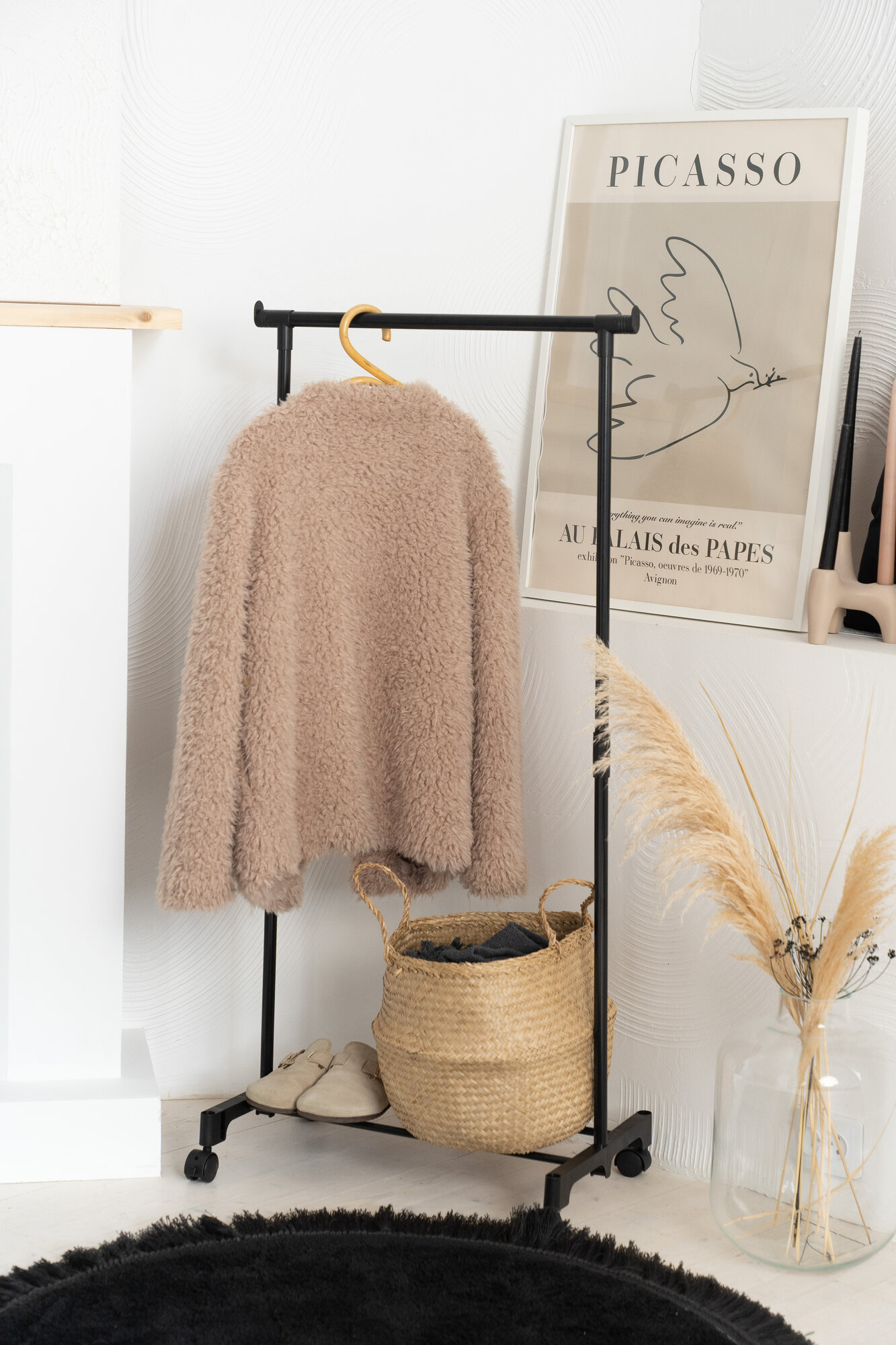 Вешалка напольная чёрная, максимальная нагрузка не более 15 кг. Размер 60х35х130 см, цвет черный. — фото 1