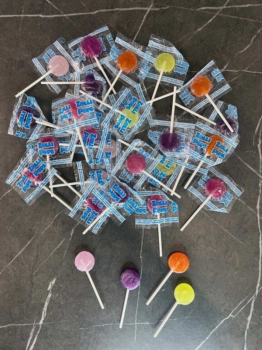 Леденцы без сахара на палочке Zollipops для чистки зубов с фруктовым вкусом, 23-25 шт. - фотография № 3