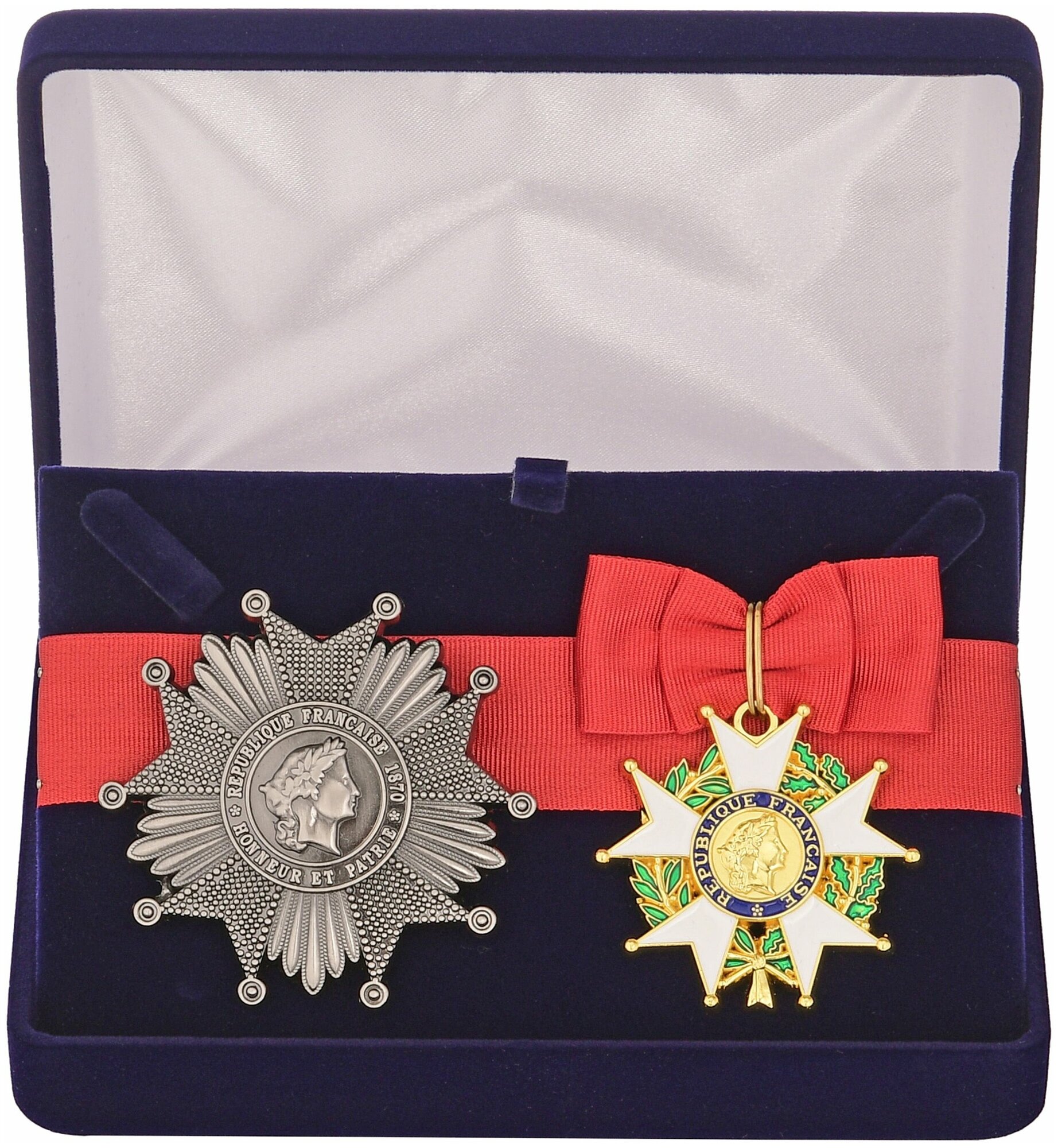 Знак и звезда ордена Почетного легиона в подарочном футляре, сувенирные муляжи