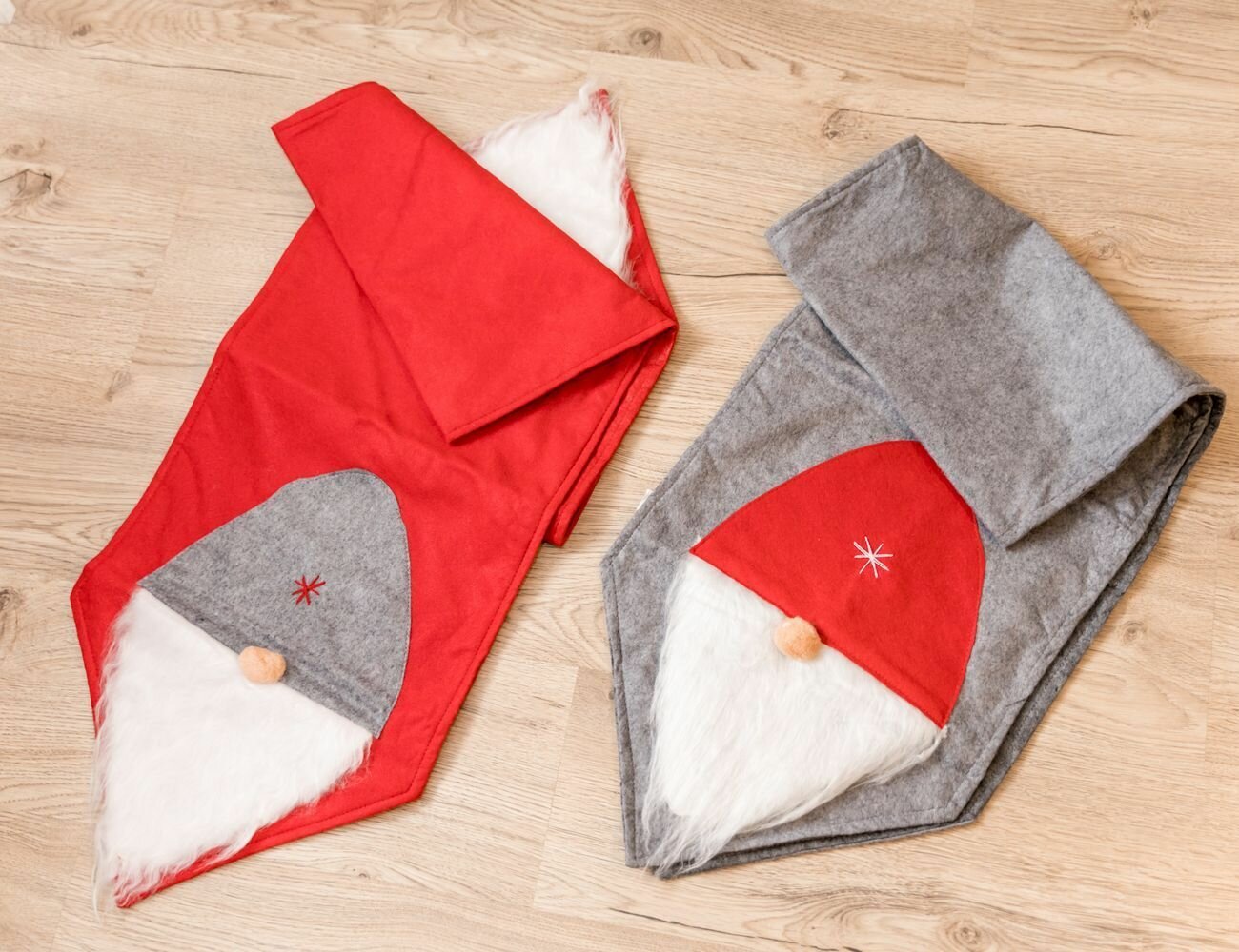 фото Новогодняя дорожка для стола спящий гном, фетр, красная, 35х180 см, Koopman International AAF512170-красная