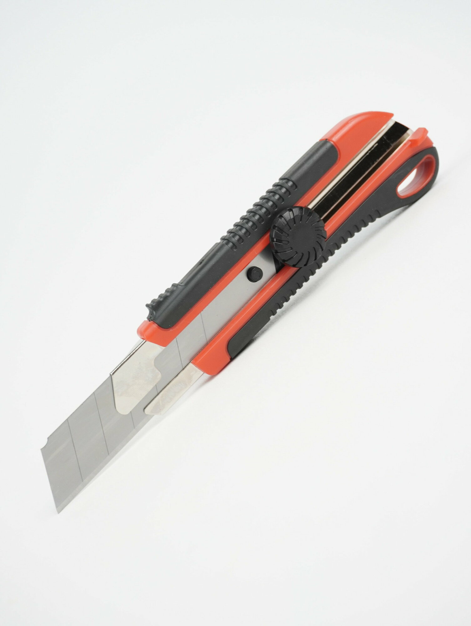 Нож с сегметированным лезвием 25мм, корпус ABS пластик обрезиненный REXANT 12-4919