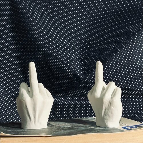 Статуэтка декоративная средний палец