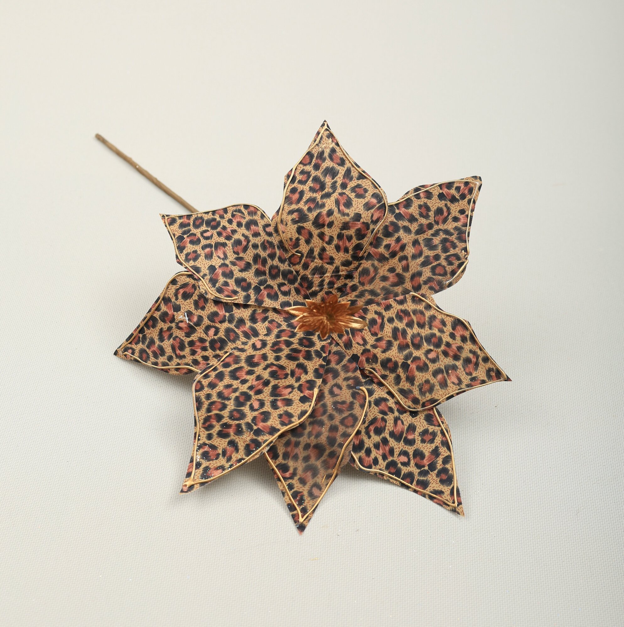 Цветок искусственный декоративный новогодний, d 32 см, цвет леопард