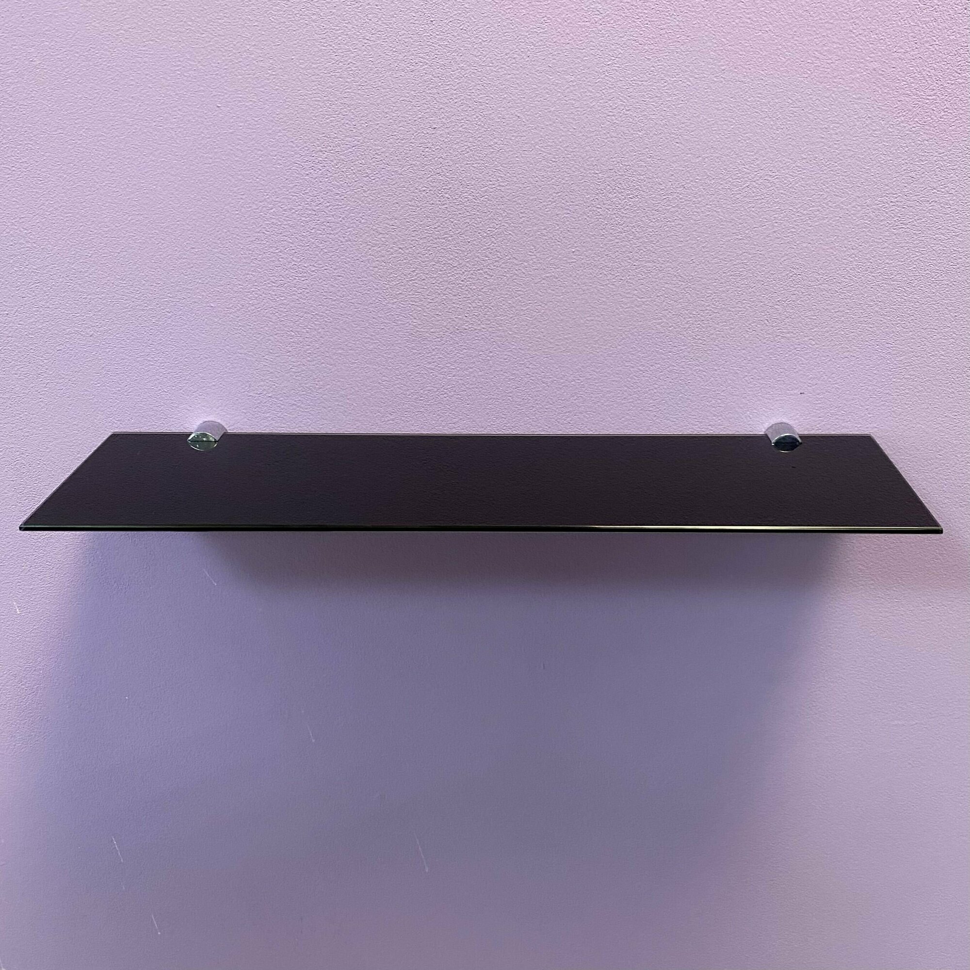 фото Стеклянная полка прямоугольная чёрная для ванной 45х12 см из стекла лакобель 4 мм, 1 штука с креплениями