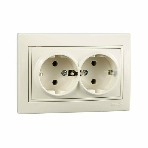 Розетка LEZARD MIRA двойная с заземлением бежевая 1668₽