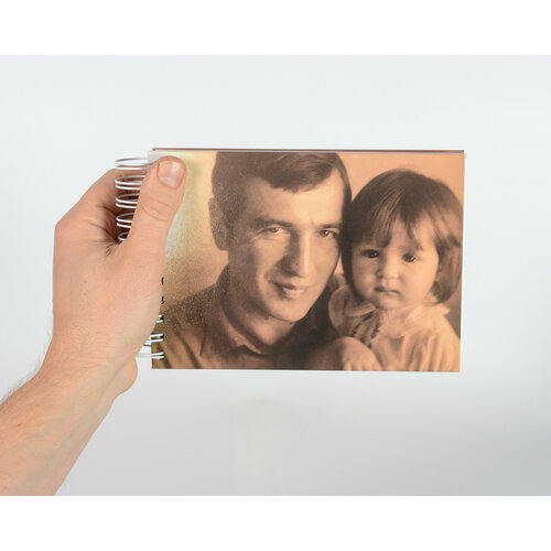 Фотоальбом с печатью фотографии на обложке. А5 (14,4х20,4 см) на пружине.