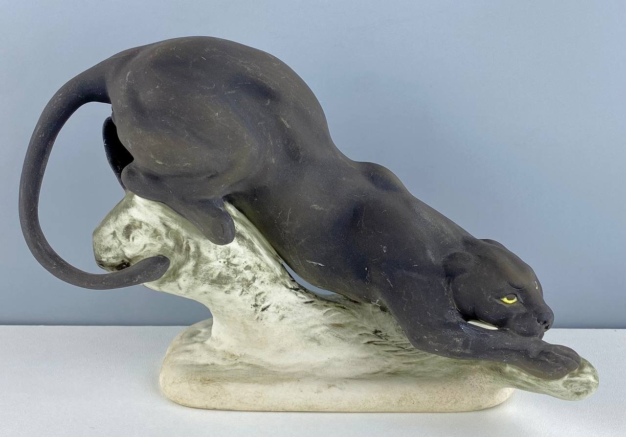 фото Винтажная статуэтка "Черная пантера". Бисквитный фарфор Астраханский фз "Сциталис". Россия, 1990-е.