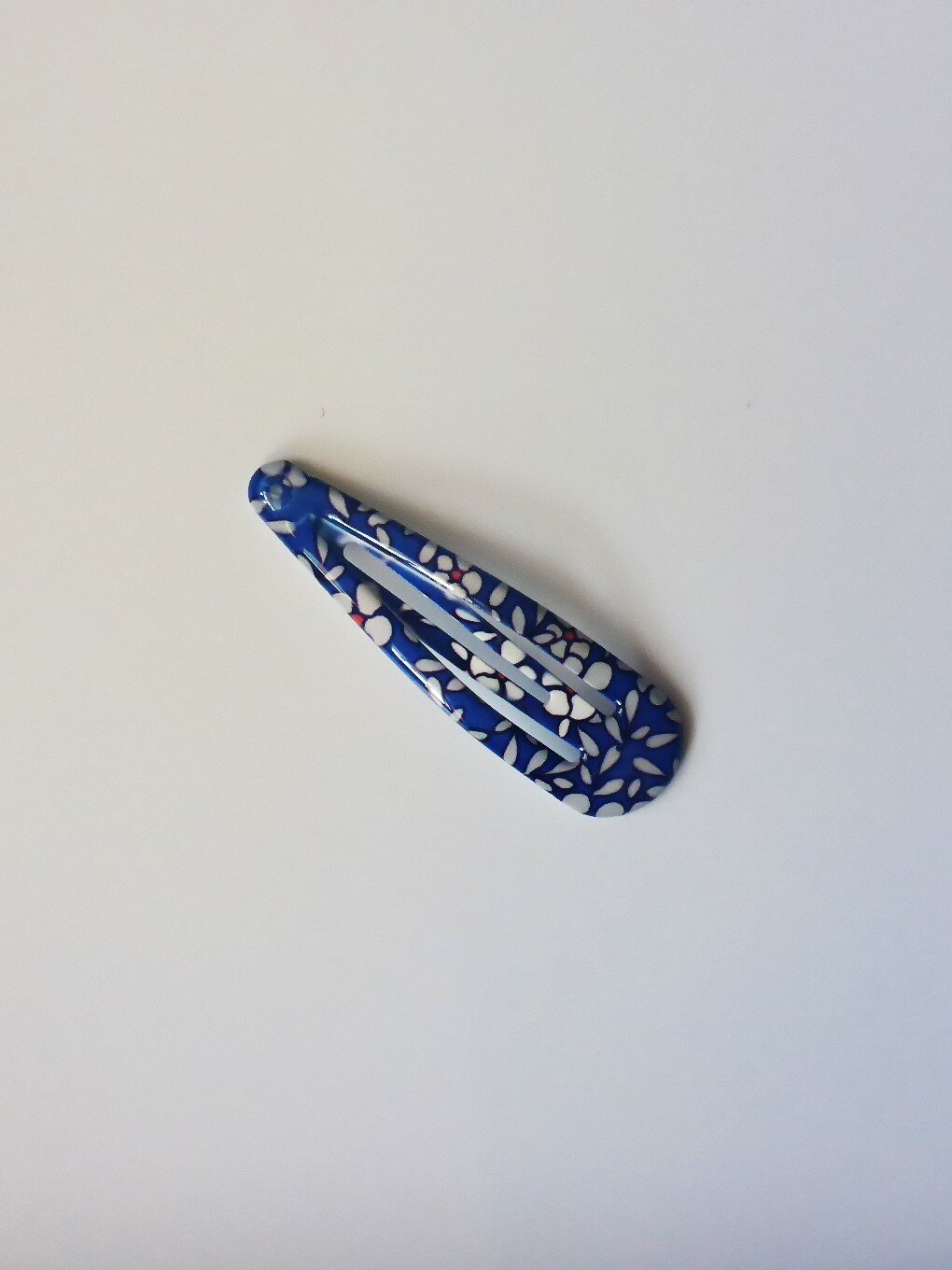 Заколка клик-клак многоцветная аксессуар для укладки волос белые ромашки на синем