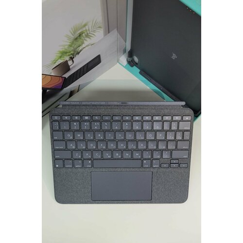 Клавиатура Logitech Combo Touch для iPad Air 4/5 поколений, Русский шрифт