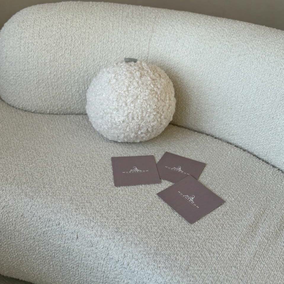 Дизайнерская декоративная подушка шар "Cozy", кремовый, 1 шт
