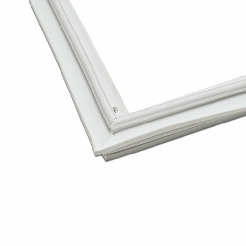 Уплотнительная резина для холодильника Indesit C00525668 белый