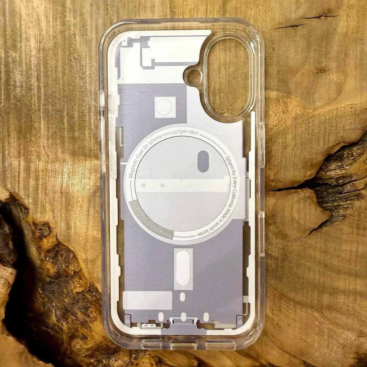 Чехол-накладка SPIGEN / для iPhone 16 / Противоударный / Защита камеры / Magnetik / Белый — фото 1
