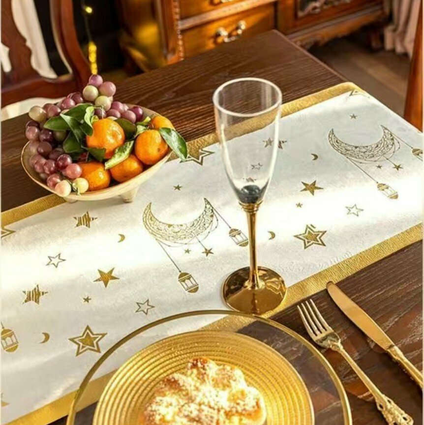Декоративная дорожка на стол с золотым узором «Полумесяц и звезды»