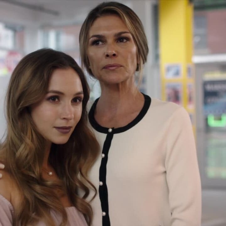 Фон фильма «Семейные узы»