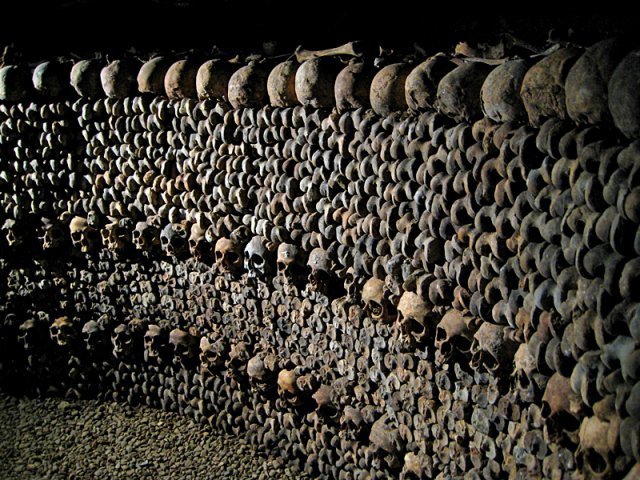 катакомбы парижа (catacombs of paris), франция фото
